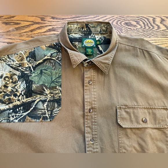Cabela’s button up with real tree detailing. Size 2XL. - Picture 3 of 5